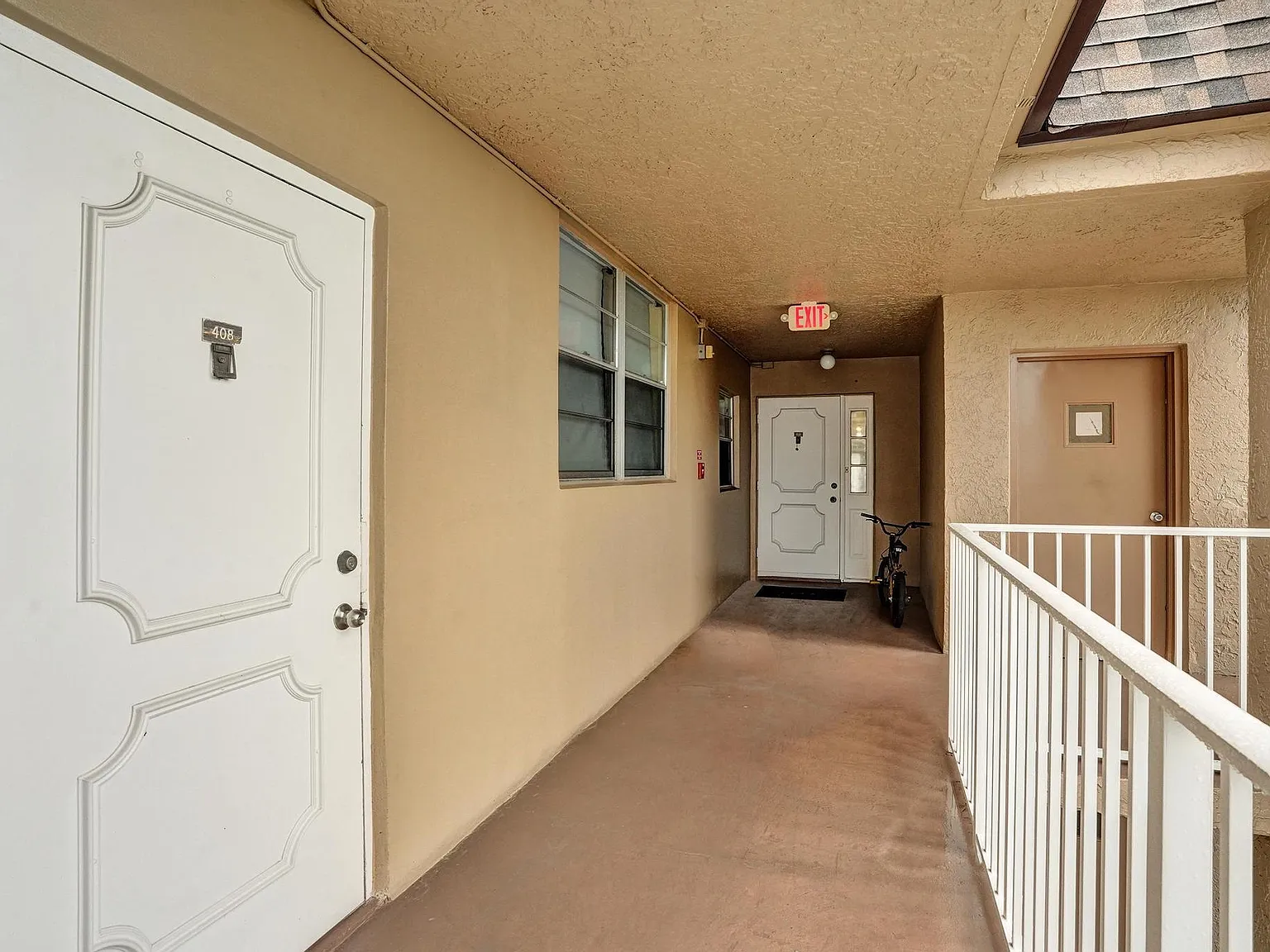 2 bed, 2.0 bath, 900 sqft, $2,000 — Photo 2