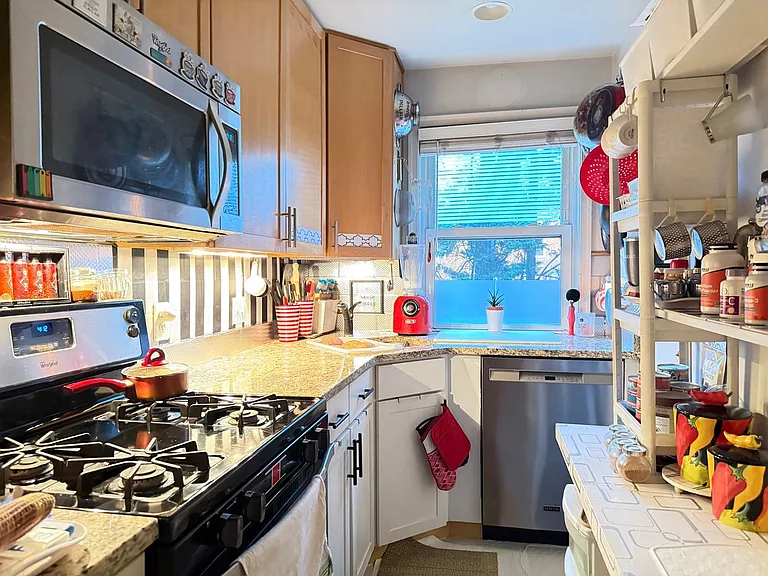 8705 Plymouth St — Photo 25