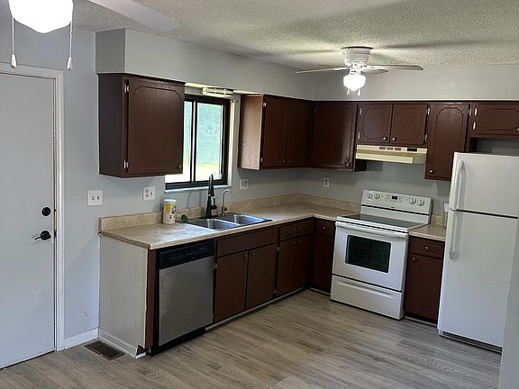 2nd image of 3576 Ringling Ln