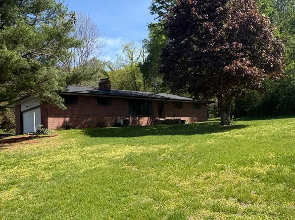 150 E Maple Turn Rd, Martinsville, IN 46151