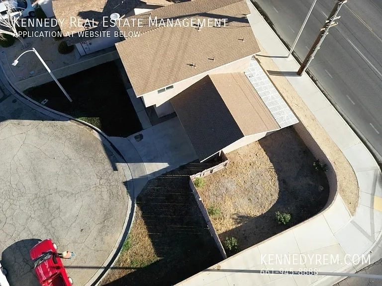 44042 Palm Ln — Photo 2