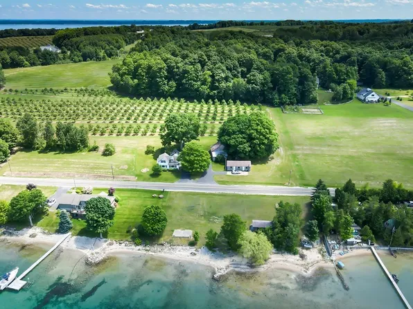 317 S Stony Point Rd, Suttons Bay, MI 49682