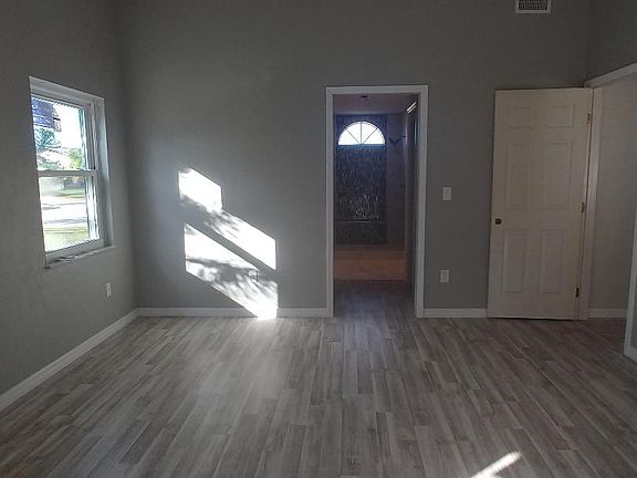 5th image of 16 W Sovereign Ln