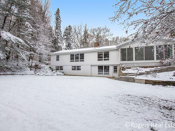 2nd image of 12234 Bailey Dr NE