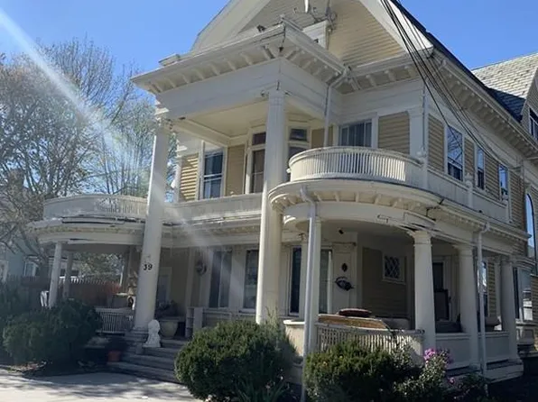 39 South St, Brockton, MA 02301