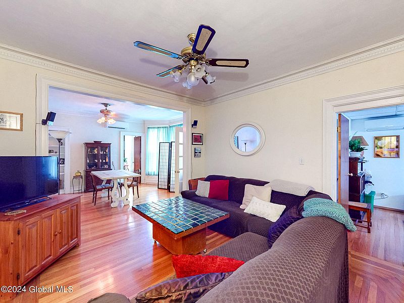 5th image of 206 7th Avenue