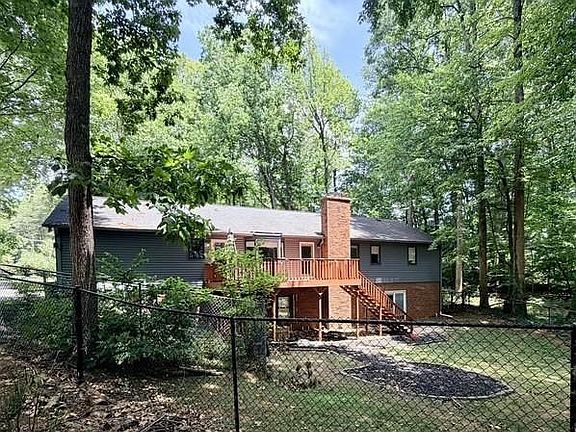 3rd image of 6907 Ridge Haven Rd
