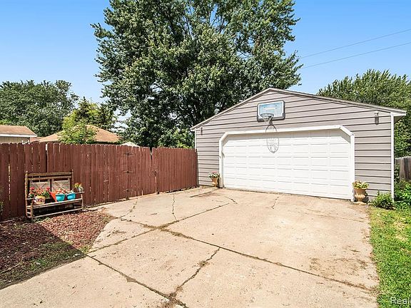 3rd image of 4231 Keene Dr