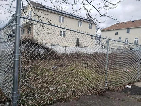 19 Hempstead Ave, Staten Island, NY 10306
