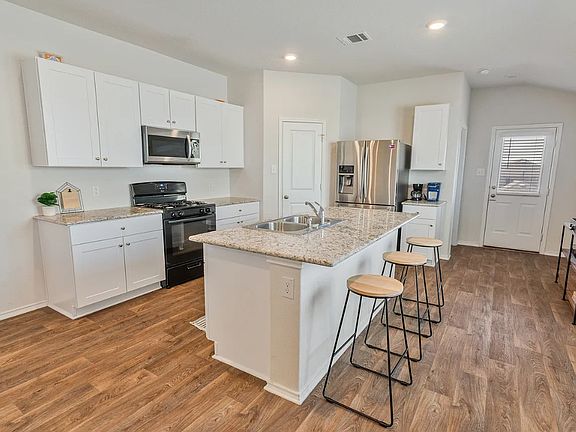 4th image of 10518 Egremont