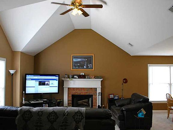 2nd image of 612 Montview Ct SW