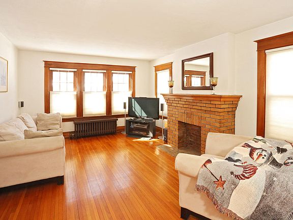 3rd image of 35 Fairchild Dr
