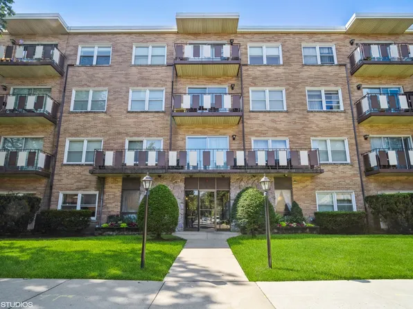 5005 Enfield Ave APT 302, Skokie, IL 60077