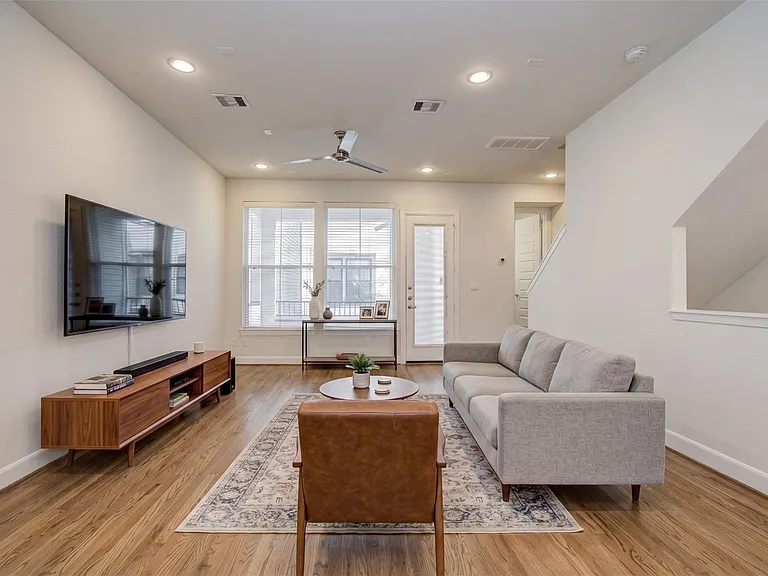 2810 Grand Fountains Dr #B — Photo 9