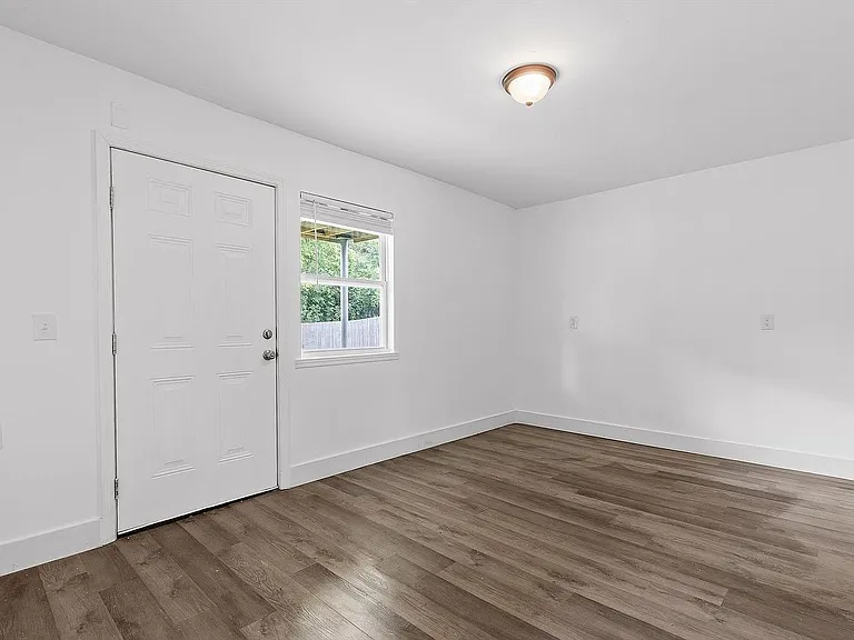 200 S Aster Ave #C — Photo 5