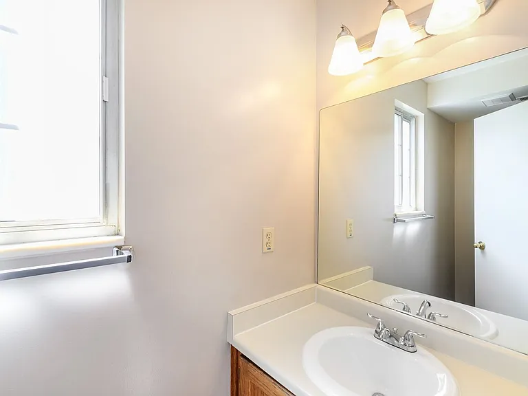 5342-64 S 1300 E — Photo 22