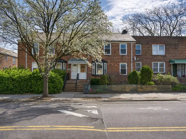 39-47 43rd St, Sunnyside, NY 11104