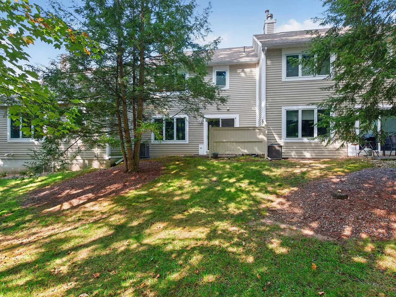 2 bed, 2.5 bath, 1803 sqft, $3,000 — Photo 3