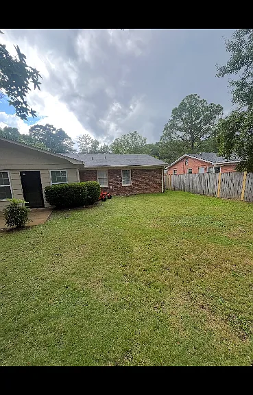 5820 Windsor Dr — Photo 6