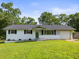 6 Wayne Ln, Rossville, GA 30741