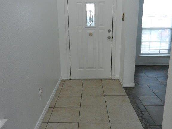 3rd image of 1704 Saddle Dr