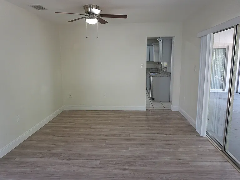 8511 Shady Glen Dr — Photo 3