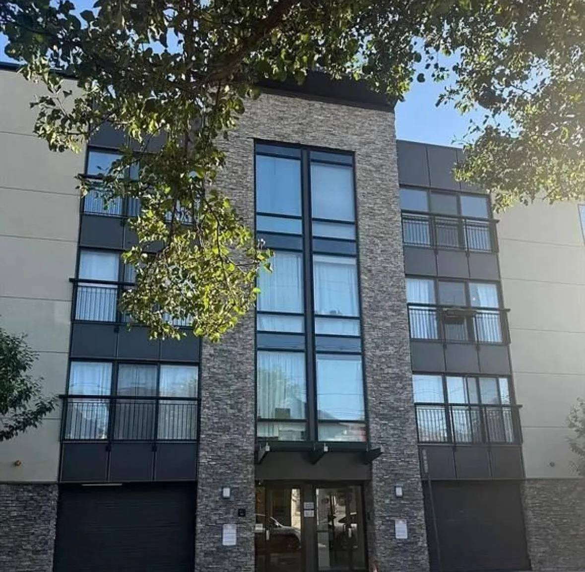 1 bed, 1.5 bath, 910 sqft, $2,500 — Photo 1