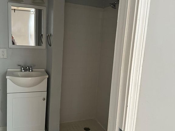 4th image of 18 Buttles Ave APT A