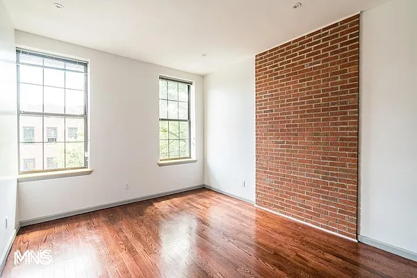 Rented by MNS | media 8