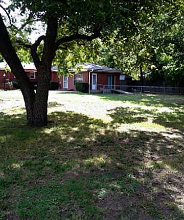 2nd image of 2203 Robinwood Ln