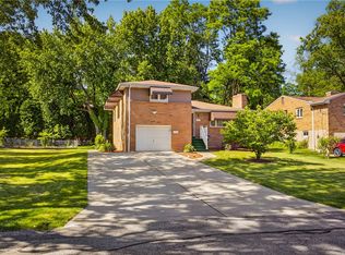 201 Santa Fe Dr, Bethel Park, PA 15102