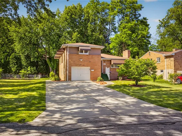 201 Santa Fe Dr, Bethel Park, PA 15102