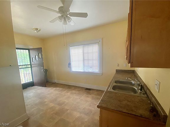 4th image of 10713 Lee Ave