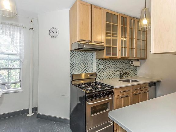 4th image of 54-17 31st Ave APT 6