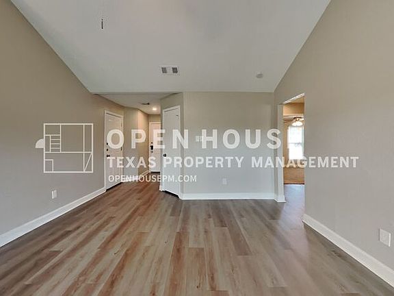 4th image of 216 Tara Plantation Dr