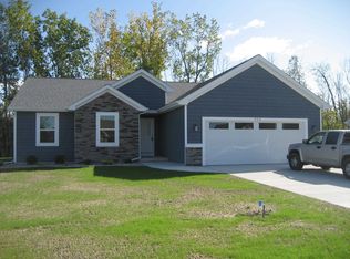 952 Under Wood Ln, Essexville, MI 48732