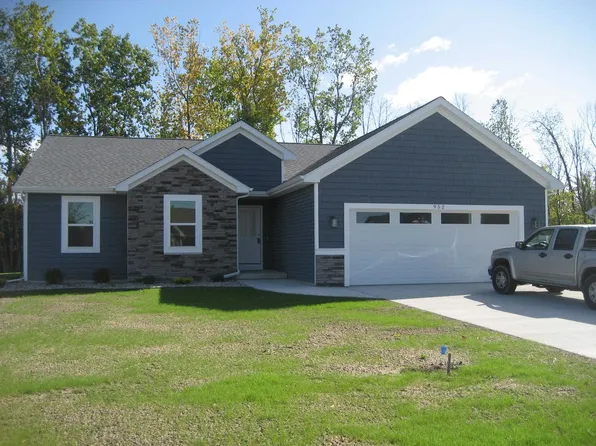 952 Underwood St, Essexville, MI 48732