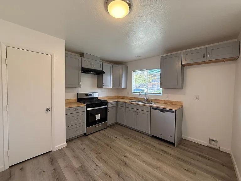 524 E Avenue Q12 #22 — Photo 6