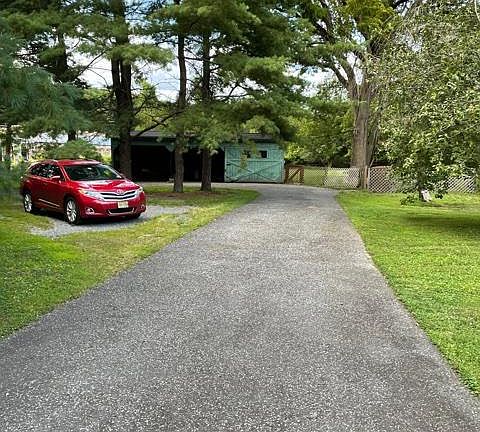 3rd image of 315 Clarksville Rd