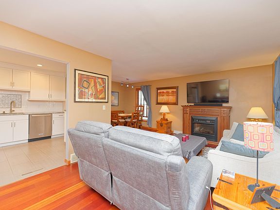 3rd image of 46 Brenden Ct