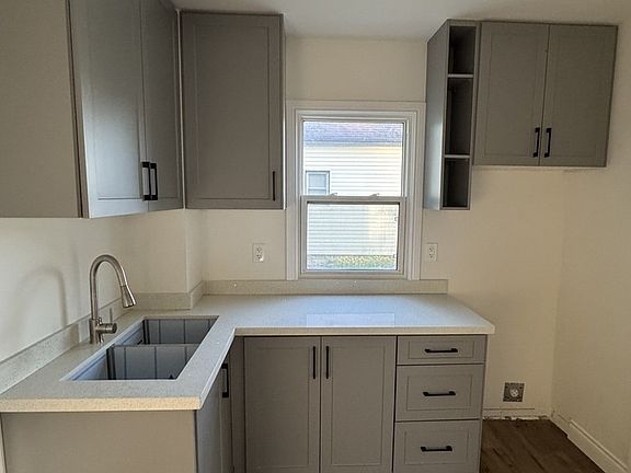 2nd image of 33 Oak St