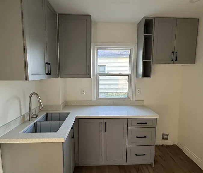 33 Oak St — Photo 2