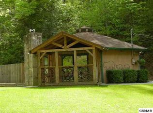 338 Beech Branch Rd, Gatlinburg, TN 37738