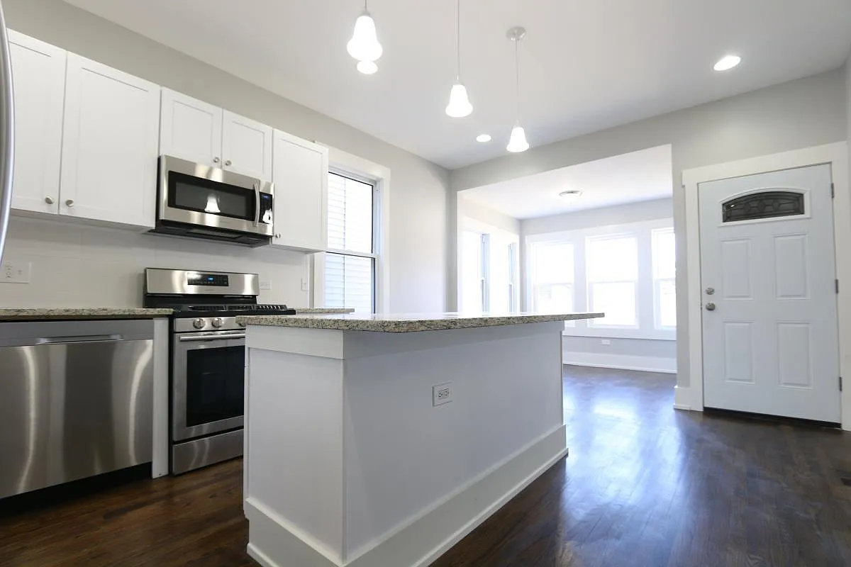 2 bed, 1600 sqft, $2,675 — Photo 3