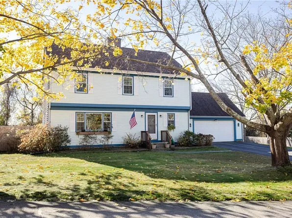 102 Pheasant Dr, Portsmouth, RI 02871