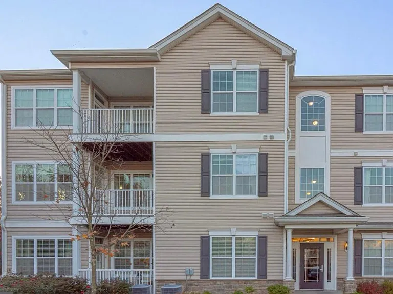 832 Timberlake Dr #832 — Photo 2