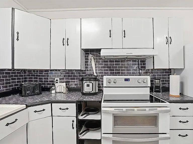 25 Lyman St — Photo 7