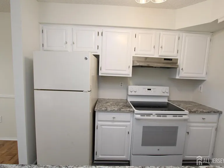 1915 Aspen Dr — Photo 9