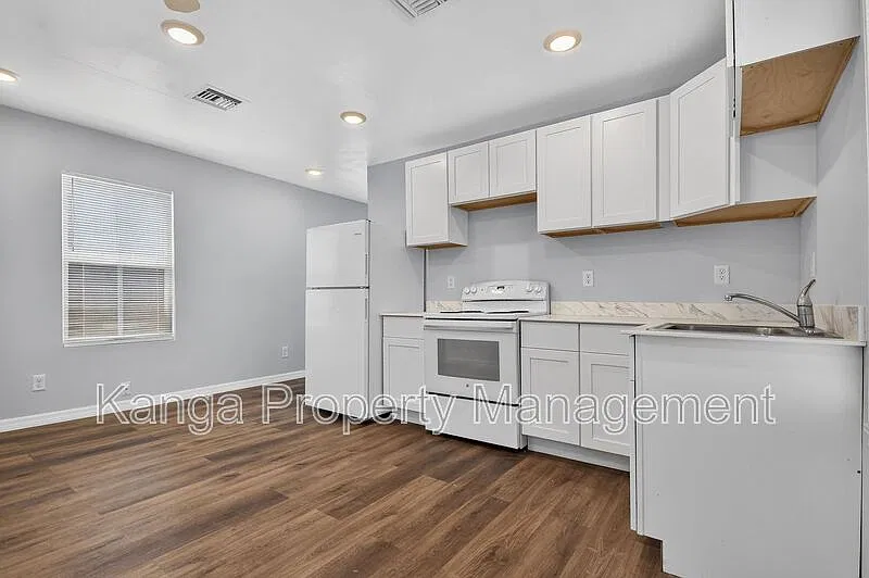 2 bed, 1.0 bath, $1,600 — Photo 2