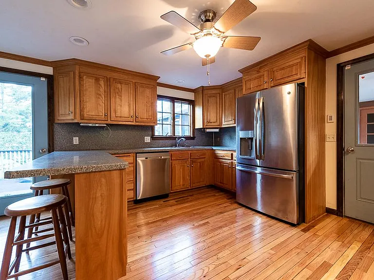 131 Hemlock Dr — Photo 8